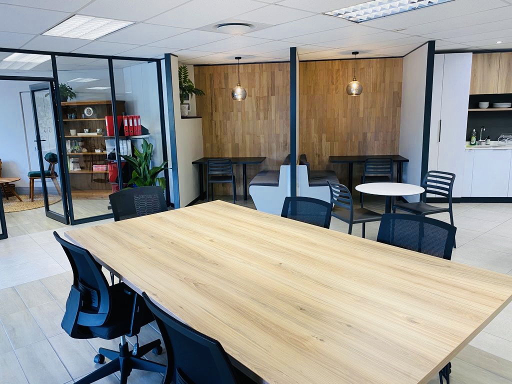 HOT DESKS